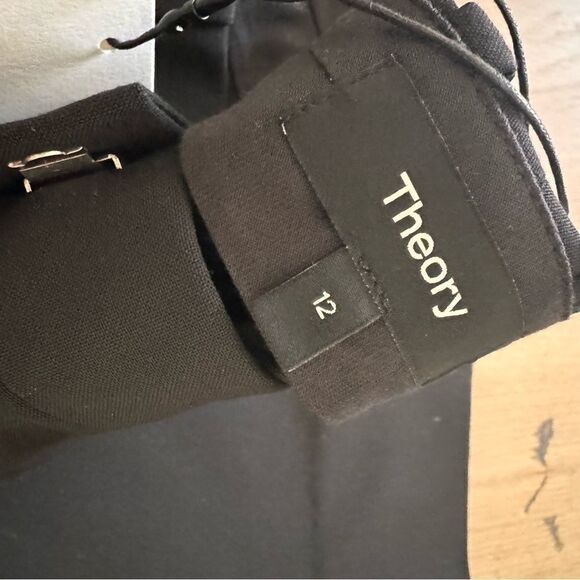 Theory Demitria 4 Pant in Good Wool - Picture 12 of 14